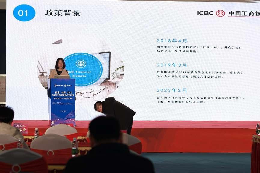 第六個發(fā)言人(首小鳳拍) 第六個發(fā)言人(首小鳳拍)